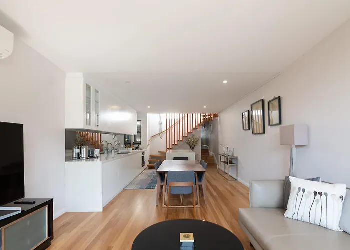 Modern Home In Erskineville W Ac And Parking