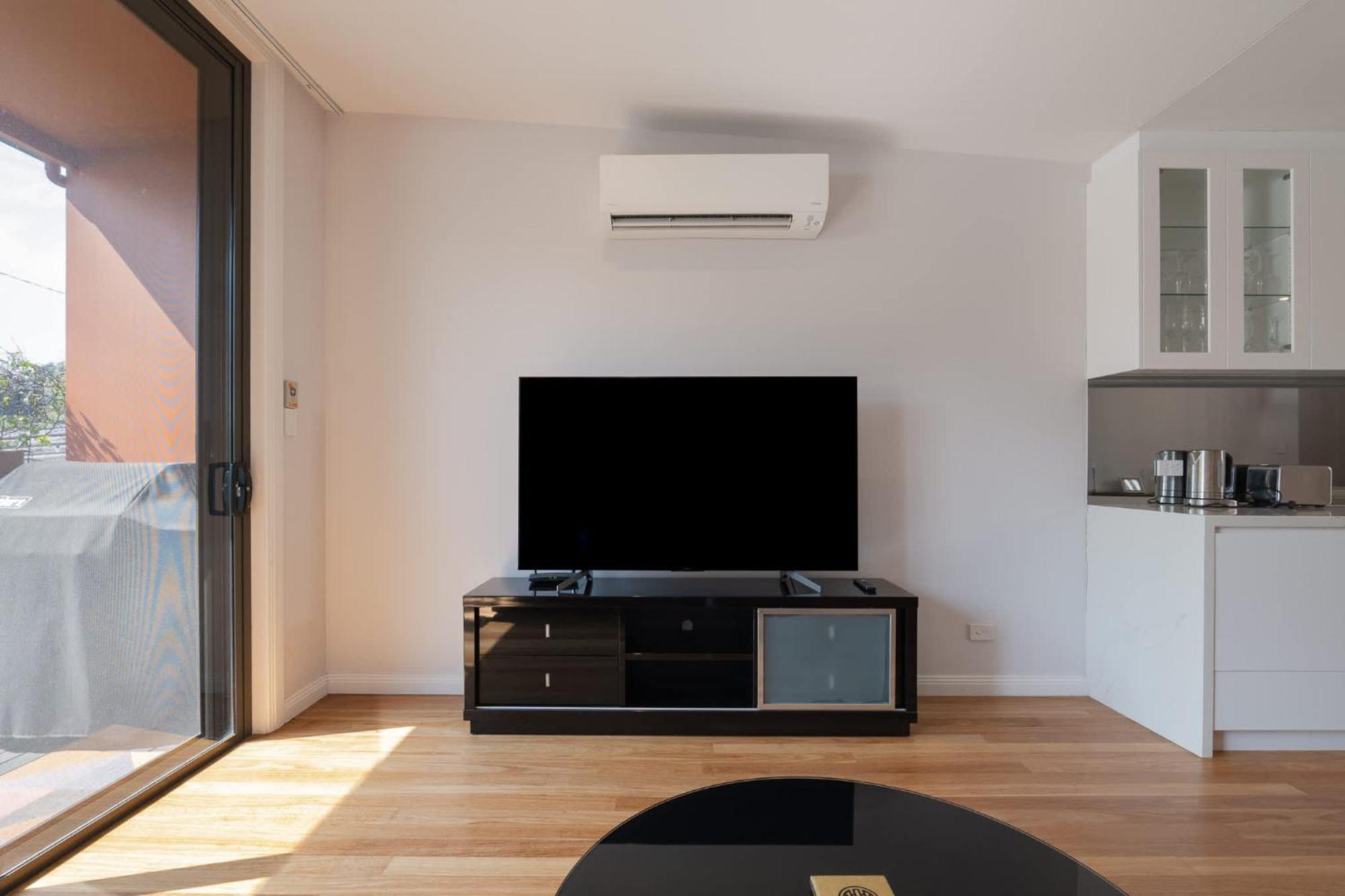 Modern In Erskineville W Ac And Parking Holiday home *