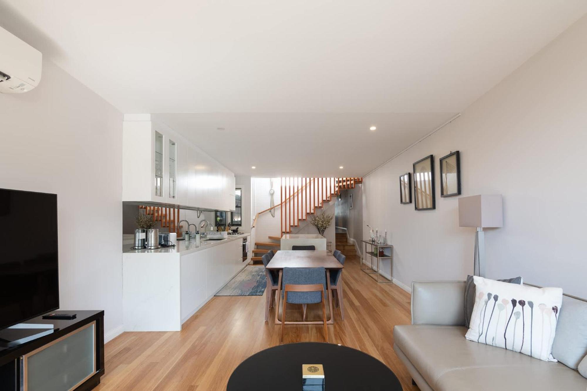 Modern In Erskineville W Ac And Parking Holiday home *